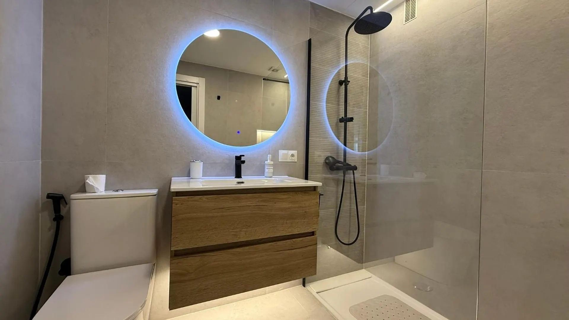 Apartamento En Primera Linea Con Vistas Al Mar Fuengirola 0*,